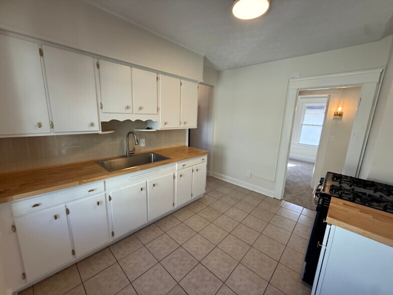 Building Photo - 1317 W 106th St