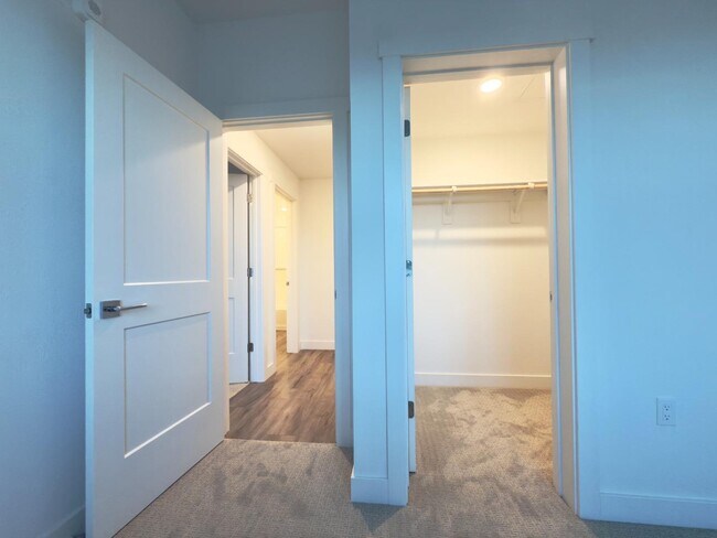 Building Photo - 1303 Besra Ter