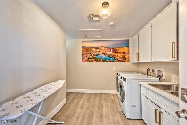 Building Photo - 3784 E Pama Ln
