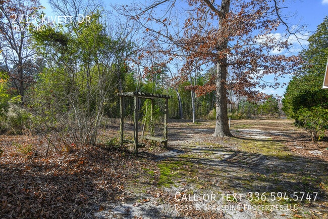 Building Photo - 2715 Kivett Dr