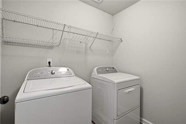 Building Photo - 4910 Belcrest Way