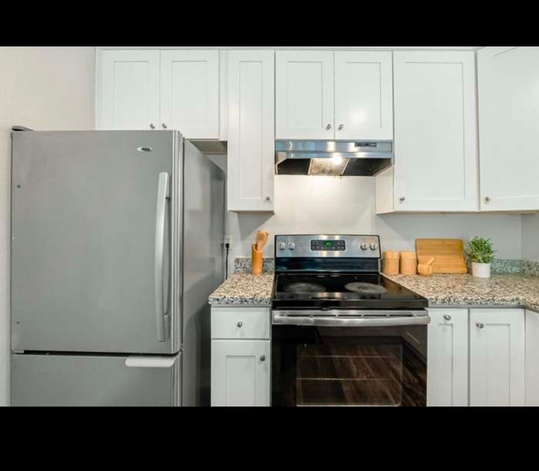 Building Photo - 310 Tradewinds Dr