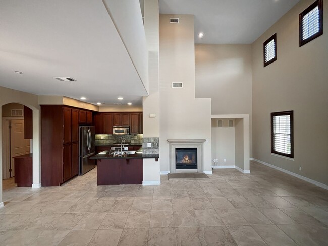 Primary Photo - Beautiful & Spacious 2BD/2BA Townhouse in ...