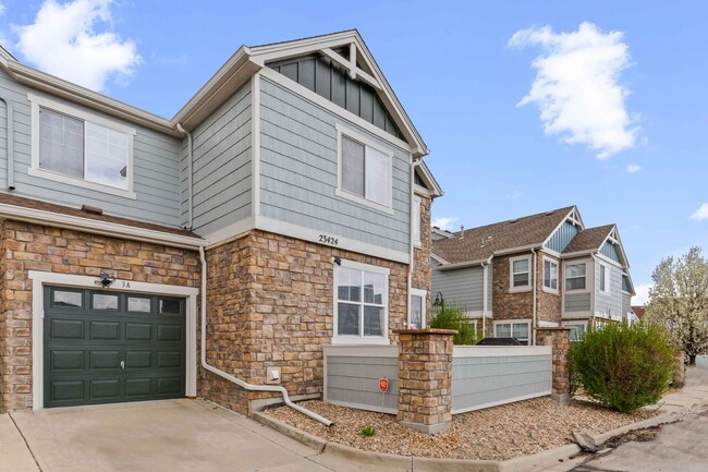 Building Photo - Stunning Townhome In Great Location!