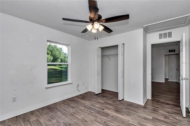 Building Photo - 460 Locust Rd