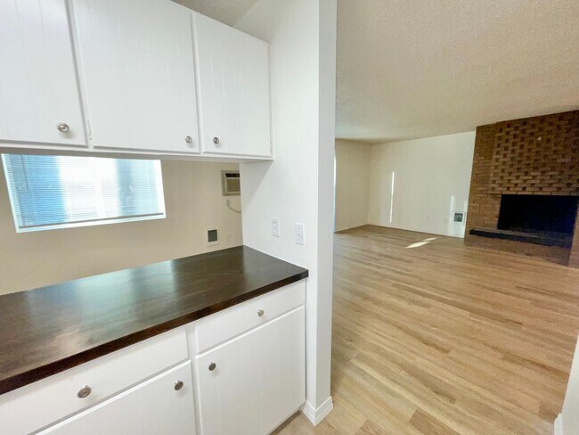 Building Photo - RENOVATED 2BD/1BA MILLWOOD APARTMENT | A/C | COVERED PARKING | PET FRIENDLY | AVAIL APRIL 15, 2026