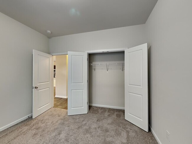 Building Photo - Available Now!! St Andrews Area!!