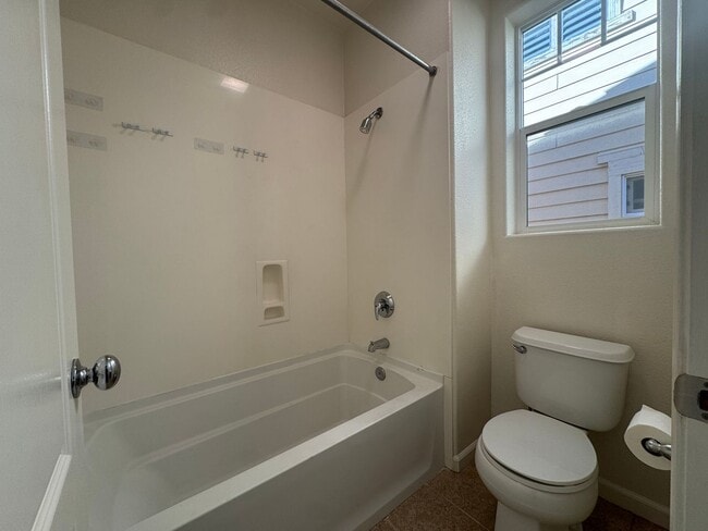 Building Photo - Gorgeous 4 Bedroom Home! Close to Great Schools & Parks