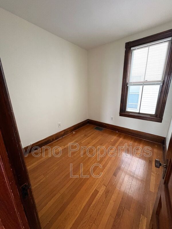 Building Photo - 109 Third Street