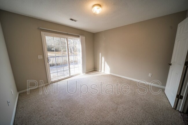Building Photo - 335 Monti Dr
