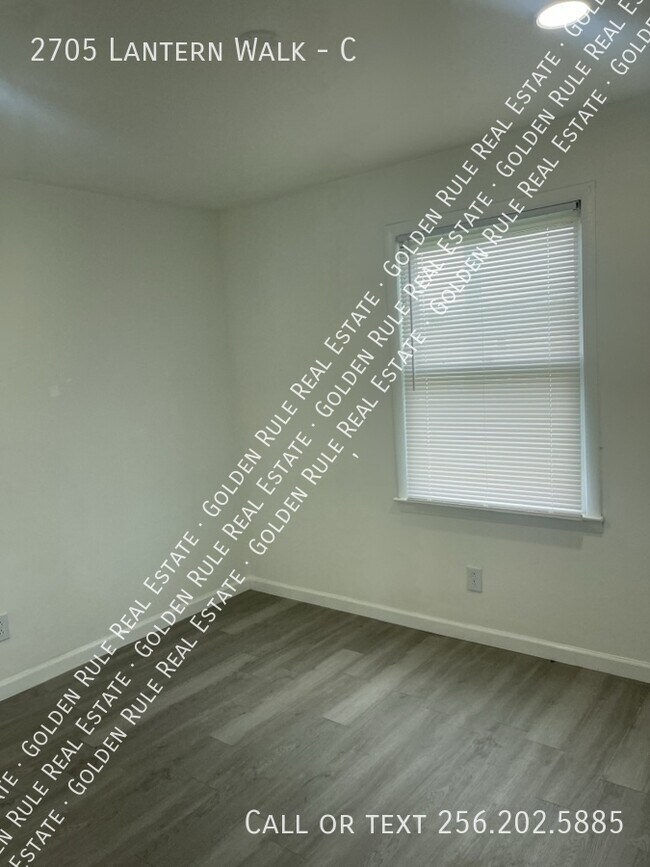 Building Photo - 2705 Lantern Walk SE