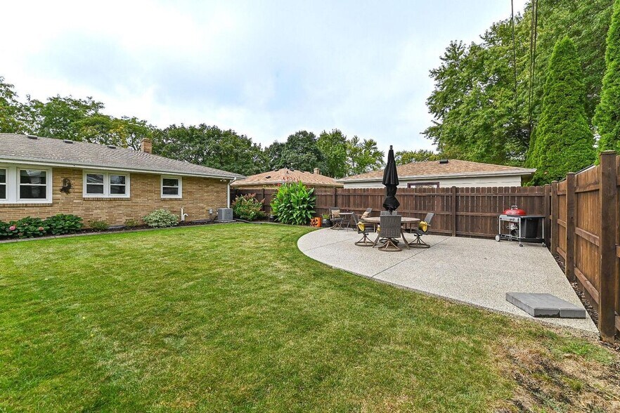 Building Photo - 1208 Montclair Dr