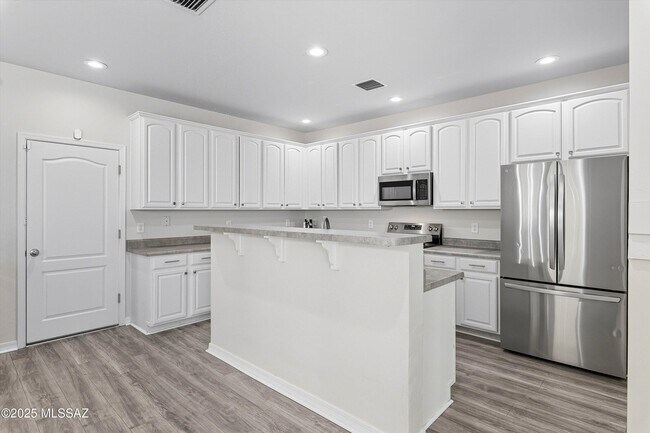 Building Photo - 2732 N Neruda Ln