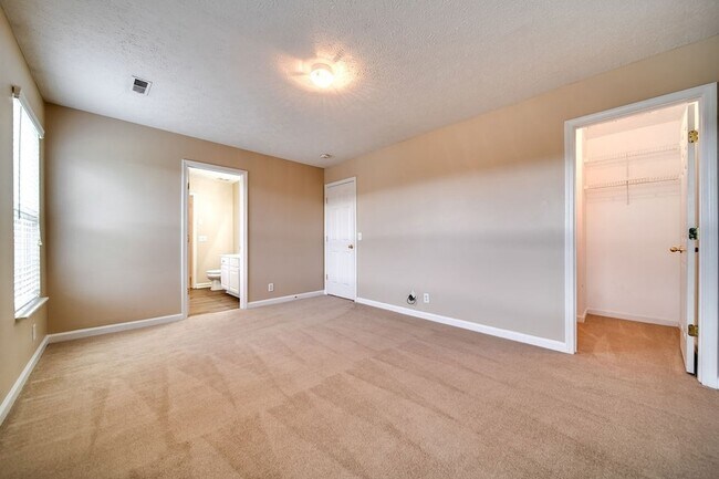Building Photo - 102 Wagon Ct