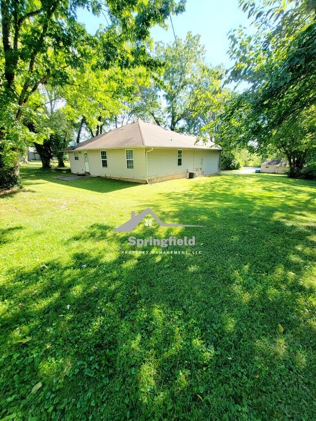 Building Photo - Sequiota Area  South East Springfield