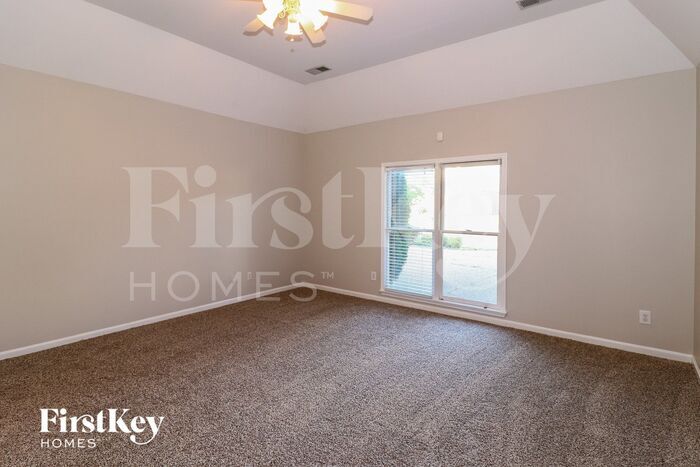 Building Photo - 1323 Crossmont Cove