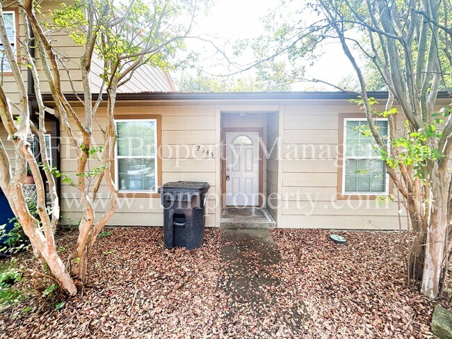 Building Photo - 2534 W Sycamore Ave - 2 Bedroom, 1 Bathroom Apartment Home in Corsicana, TX