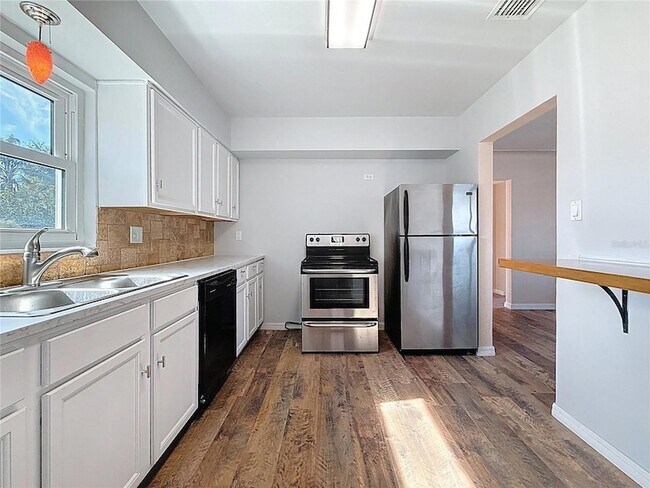 Building Photo - 5810 Tangerine Ave S