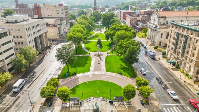 Building Photo - 111 Bank St