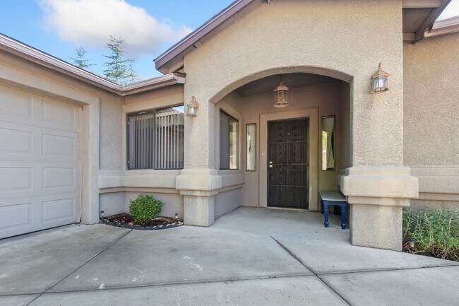 Building Photo - Charming 3 Bedroom + Bonus Room in Eagle R...