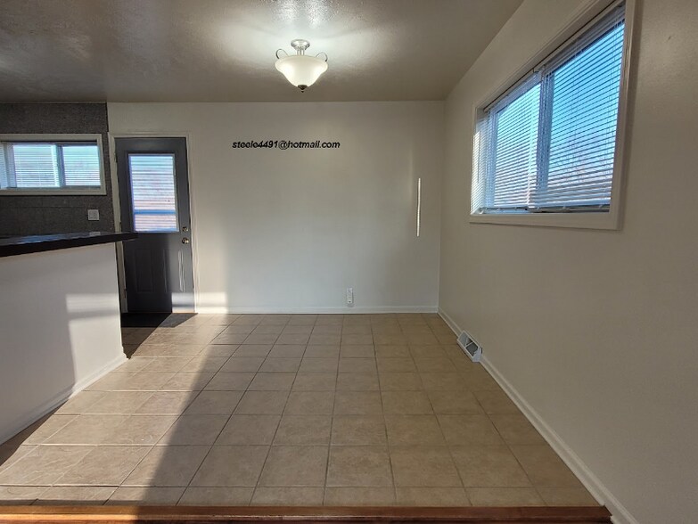 Building Photo - 1213 Wilroy Rd