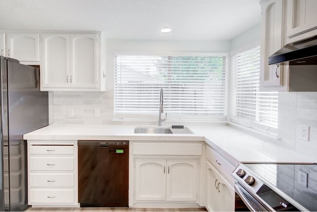 Building Photo - 259 Silver Star Ct