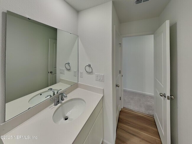 Building Photo - 590 Holly Lks Dr