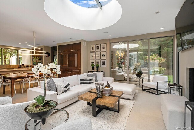 Building Photo - 7 Rolling Wood Ln