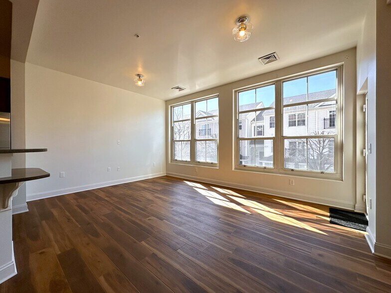 Building Photo - 55 Mallory Ave