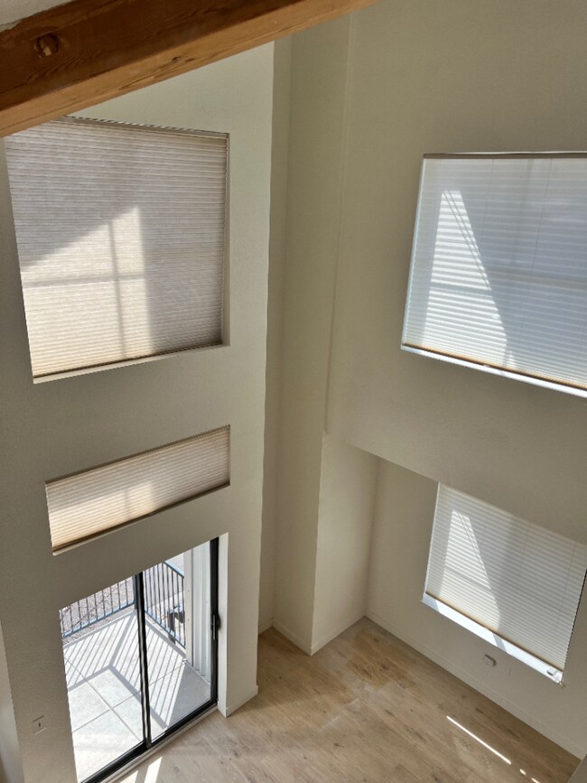 Building Photo - AVAILABLE JULY! Fully-remodeled RiNo Townhome!