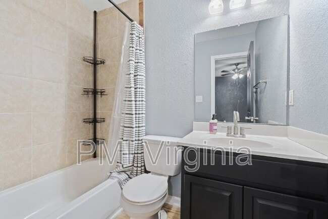 Building Photo - 1021 Mineola Dr