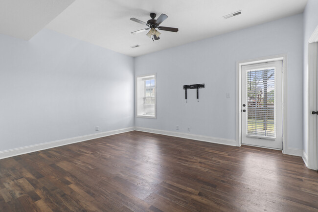Building Photo - 2588 Hattington Dr