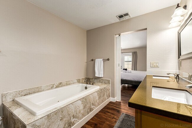 Building Photo - STUNNING 4 bed/2 bath Scottsdale Home- FURHISHED or UnFURNISHED