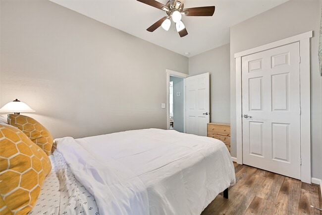 Building Photo - 5008 Avenue O 1/2