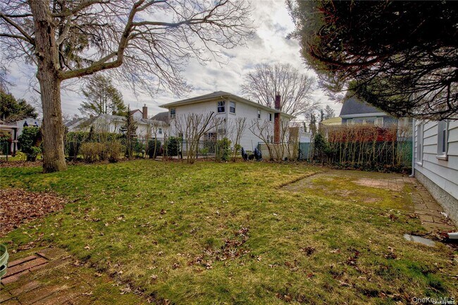 Building Photo - 207 Catherine Ave