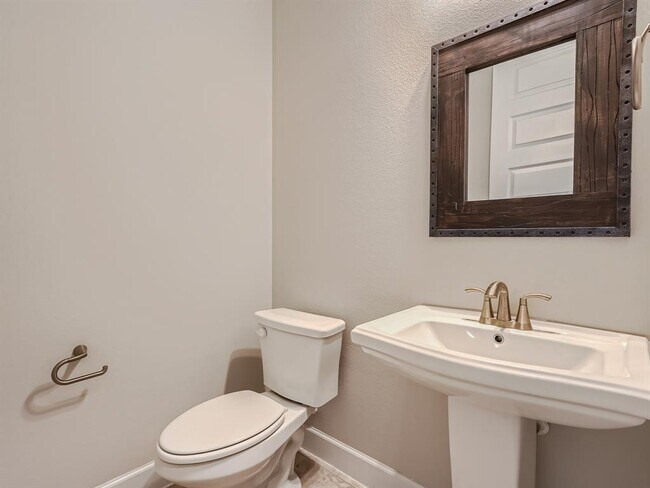 Building Photo - 2800 Sebring Cir