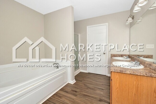 Building Photo - 344 Mertle Dr