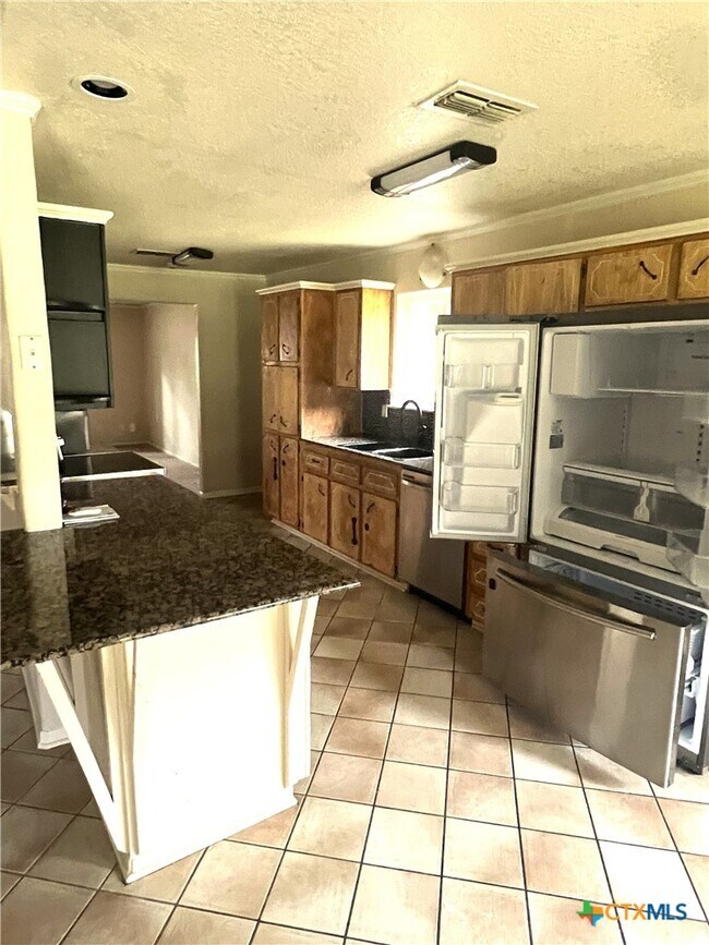 Building Photo - 1600 Halbert St