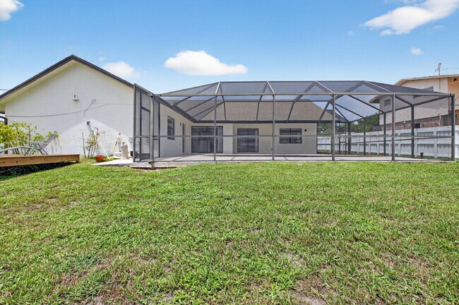 Building Photo - 488 NW 13th St
