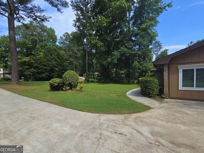 Building Photo - 2821 Meadowlark Trail NW
