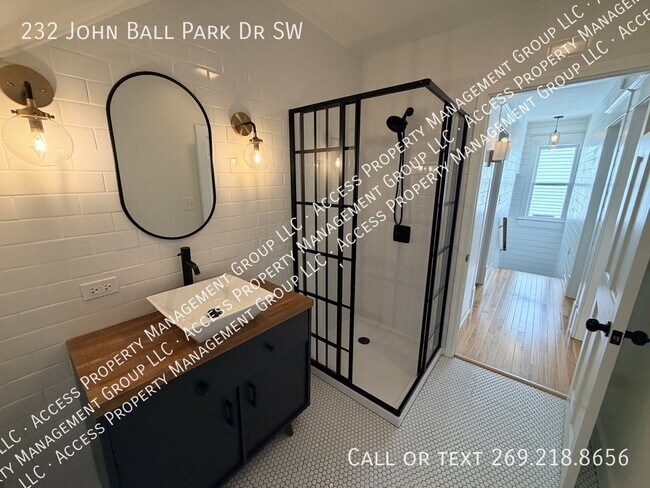 Building Photo - 232 John Ball Park Dr SW