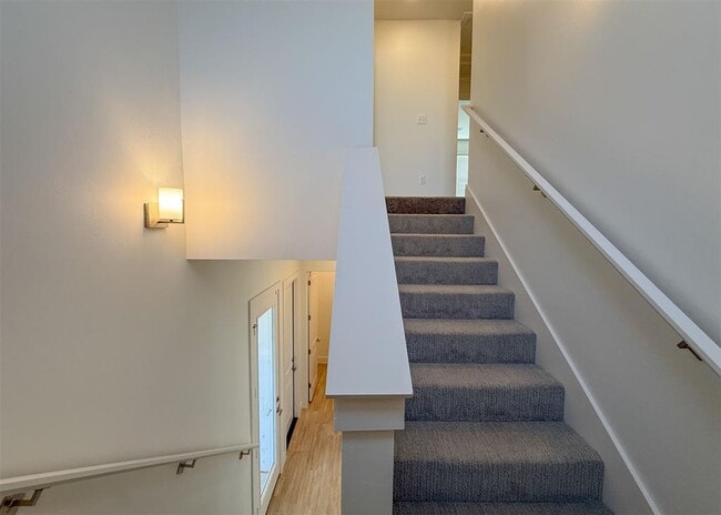 Building Photo - 13112 Maplewood Ave