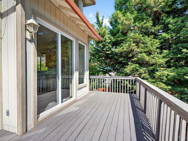 Building Photo - 5794 Owl Hill Ave