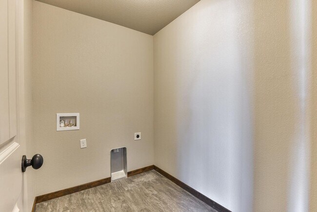 Building Photo - Beautiful Timnath Ranch Home
