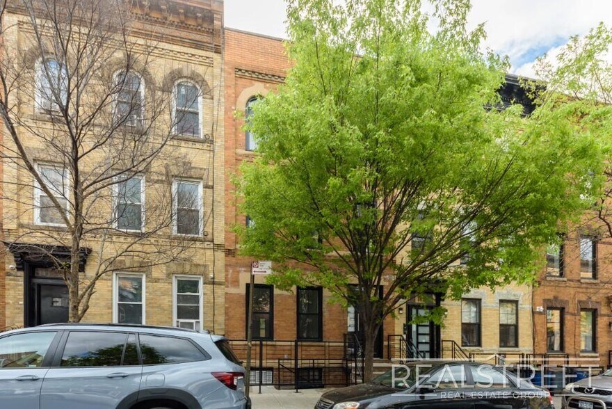 Building Photo - STUNNING 4+ BED 3 BATH DUPLEX + YARD IN PRIME BUSHWICK TOWNHOUSE