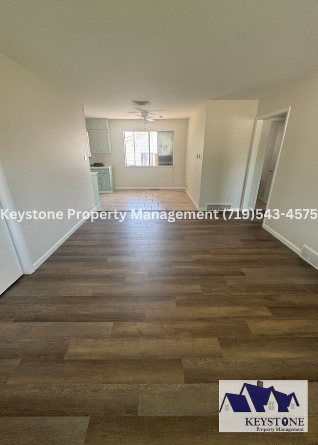 Building Photo - Nicely Updated! Northside Duplex 2 Bedroom...