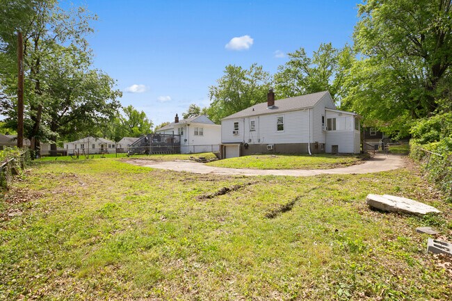 Building Photo - 7007 Paisley Dr