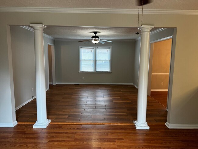 Building Photo - 4 Bedroom 2.5 Bath Home