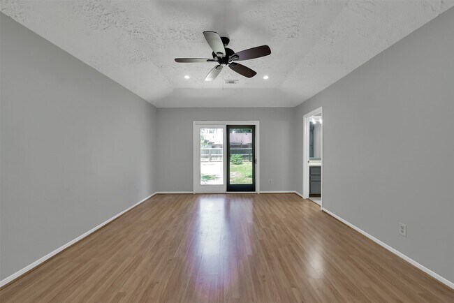 Building Photo - 27121 Wells Ln