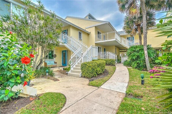 Primary Photo - 5563 NE Gulfstream Way